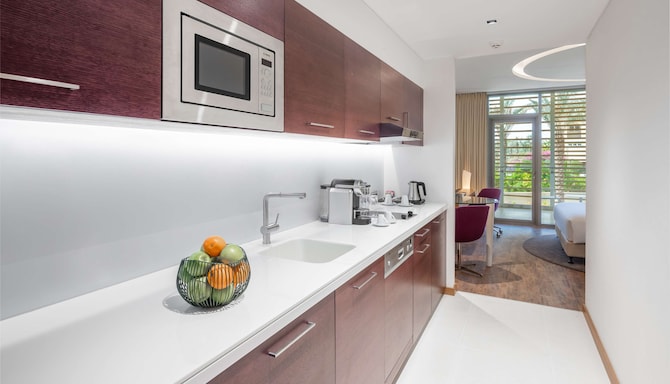 Radisson Blu Hotel & Residence, Riyadh Diplomatic Quarter - Guest room kitchenette