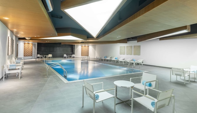 Radisson Blu Hotel and Residence, Riyadh Diplomatic Quarter - Indoor Pool