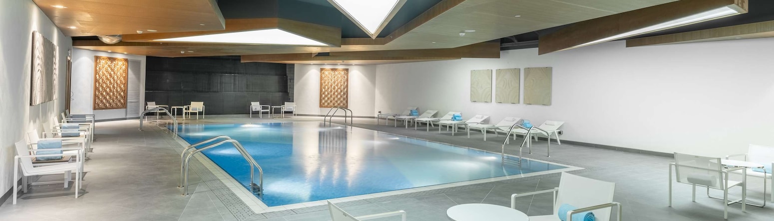 Radisson Blu Hotel and Residence, Riyadh Diplomatic Quarter - Indoor Pool