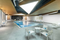 Radisson Blu Hotel and Residence, Riyadh Diplomatic Quarter - Indoor Pool