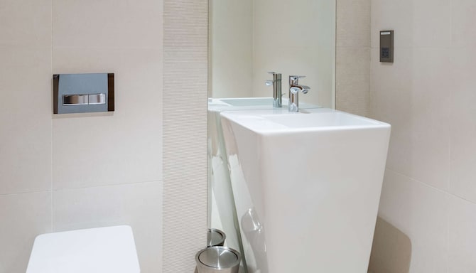 Radisson Blu Hotel & Residence, Riyadh Diplomatic Quarter - Suite bathroom