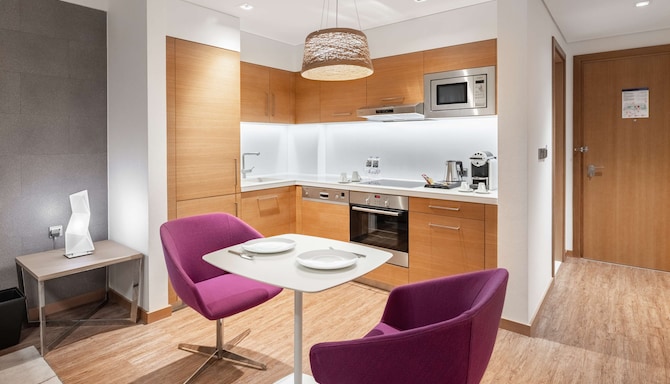 Radisson Blu Hotel & Residence, Riyadh Diplomatic Quarter - Junior Suite & Suite kitchen