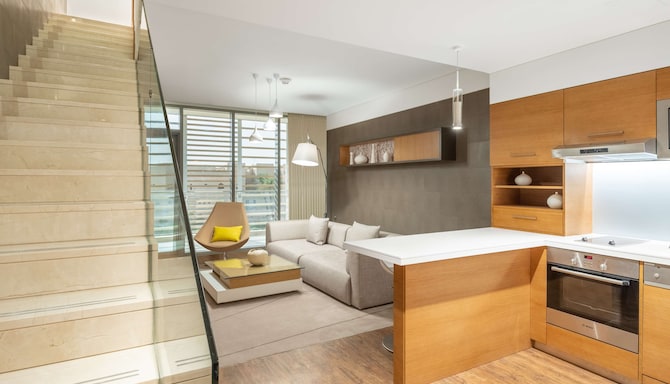 Radisson Blu Hotel & Residence, Riyadh Diplomatic Quarter - Suite kitchen and living room