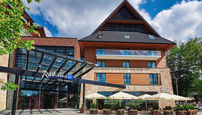 Radisson Blu Hotel & Residences, Zakopane - Main entrance