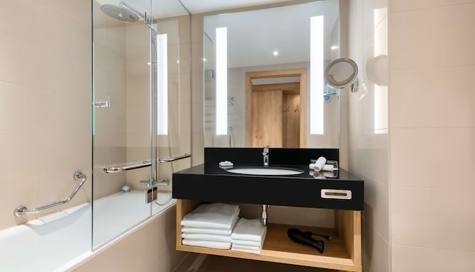 Radisson Blu Hotel & Residences, Zakopane - حمام غرفة الضيوف