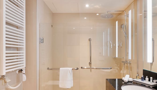 Radisson Blu Hotel & Residences, Zakopane - حمام غرفة الضيوف