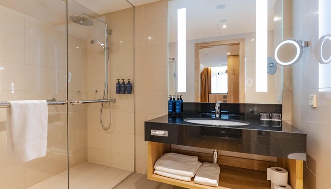 Radisson Blu Hotel & Residences, Zakopane - حمام غرفة الضيوف