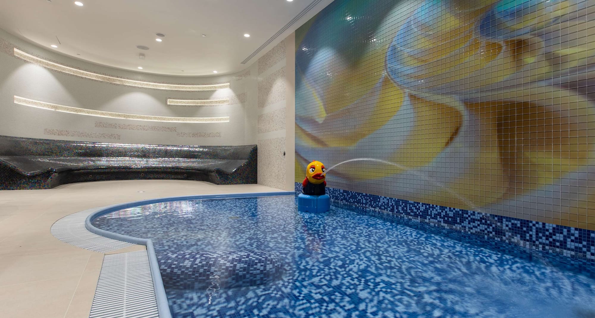 Radisson Blu Hotel and Residences, Zakopane - Kids area in the pool