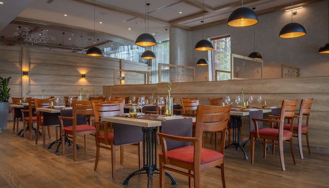 Radisson Blu Hotel & Residences, Zakopane - knajpka Roots