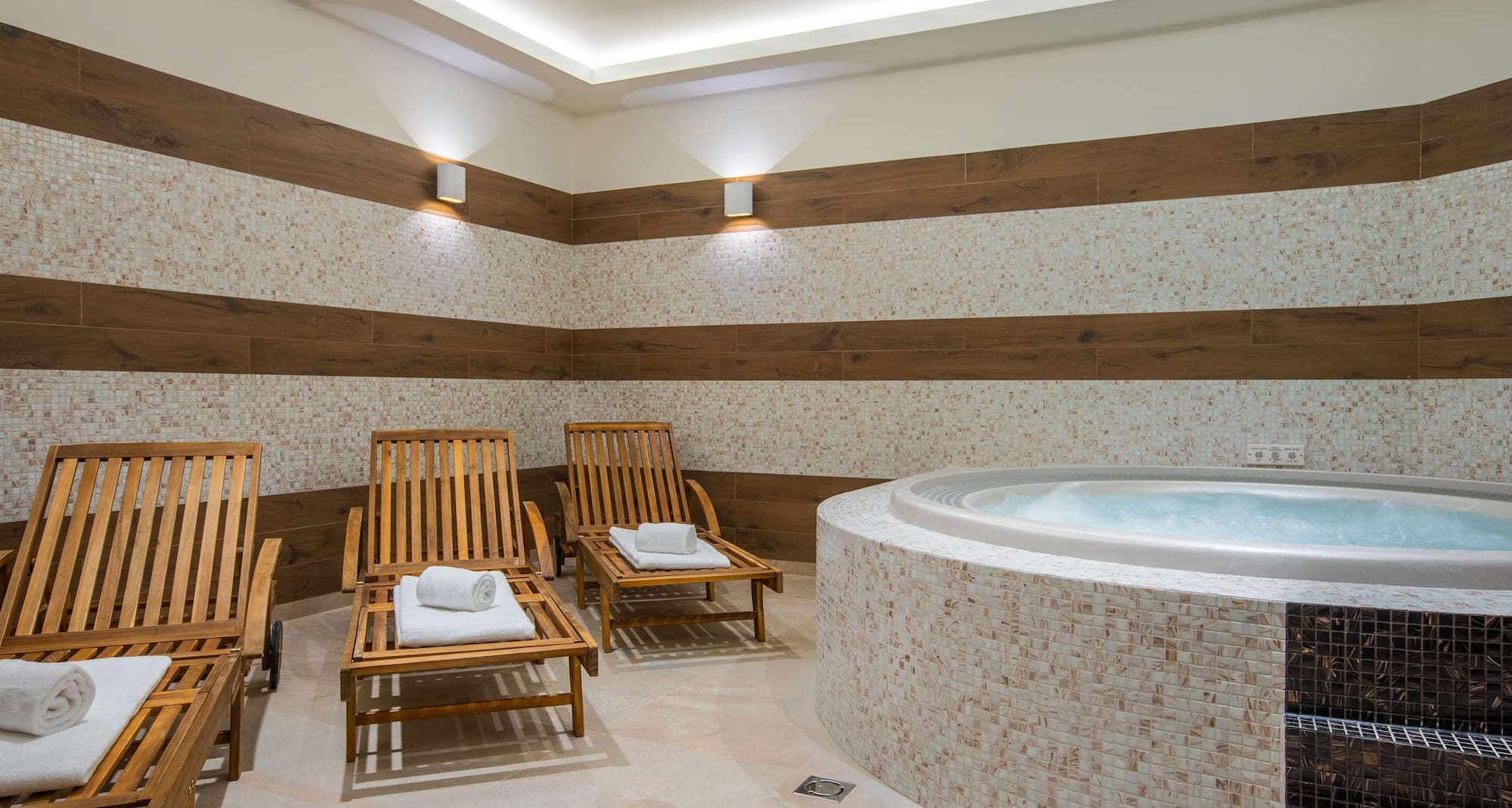 Radisson Blu Hotel and Residences, Zakopane - Private Spa - jacuzzi