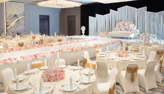 Radisson Blu Hotel and Resort, Abu Dhabi Corniche - Al Qasr ballroom wedding set-up