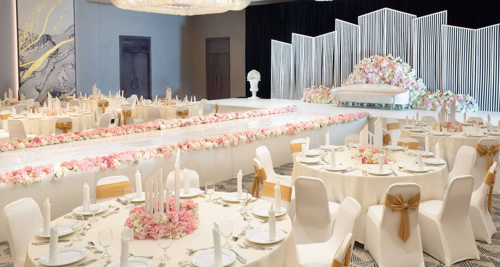Radisson Blu Hotel and Resort, Abu Dhabi Corniche - Al Qasr ballroom wedding set-up
