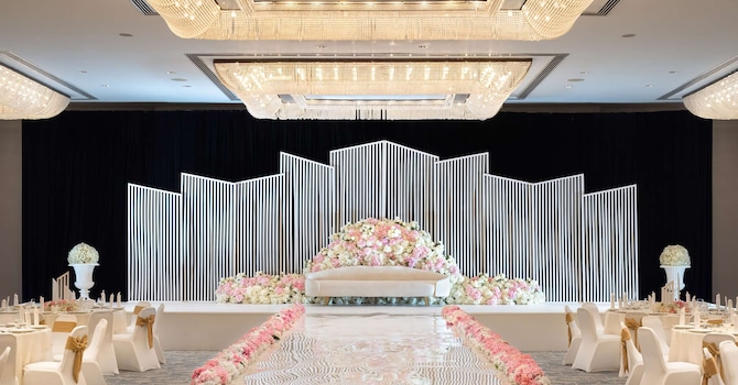 Radisson Blu Hotel and Resort, Abu Dhabi Corniche - Al Qasr ballroom wedding set-up