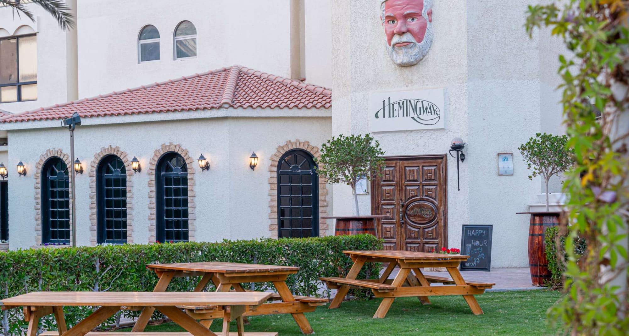 Radisson Blu Hotel & Resort, Abu Dhabi Corniche - Hemmingways
