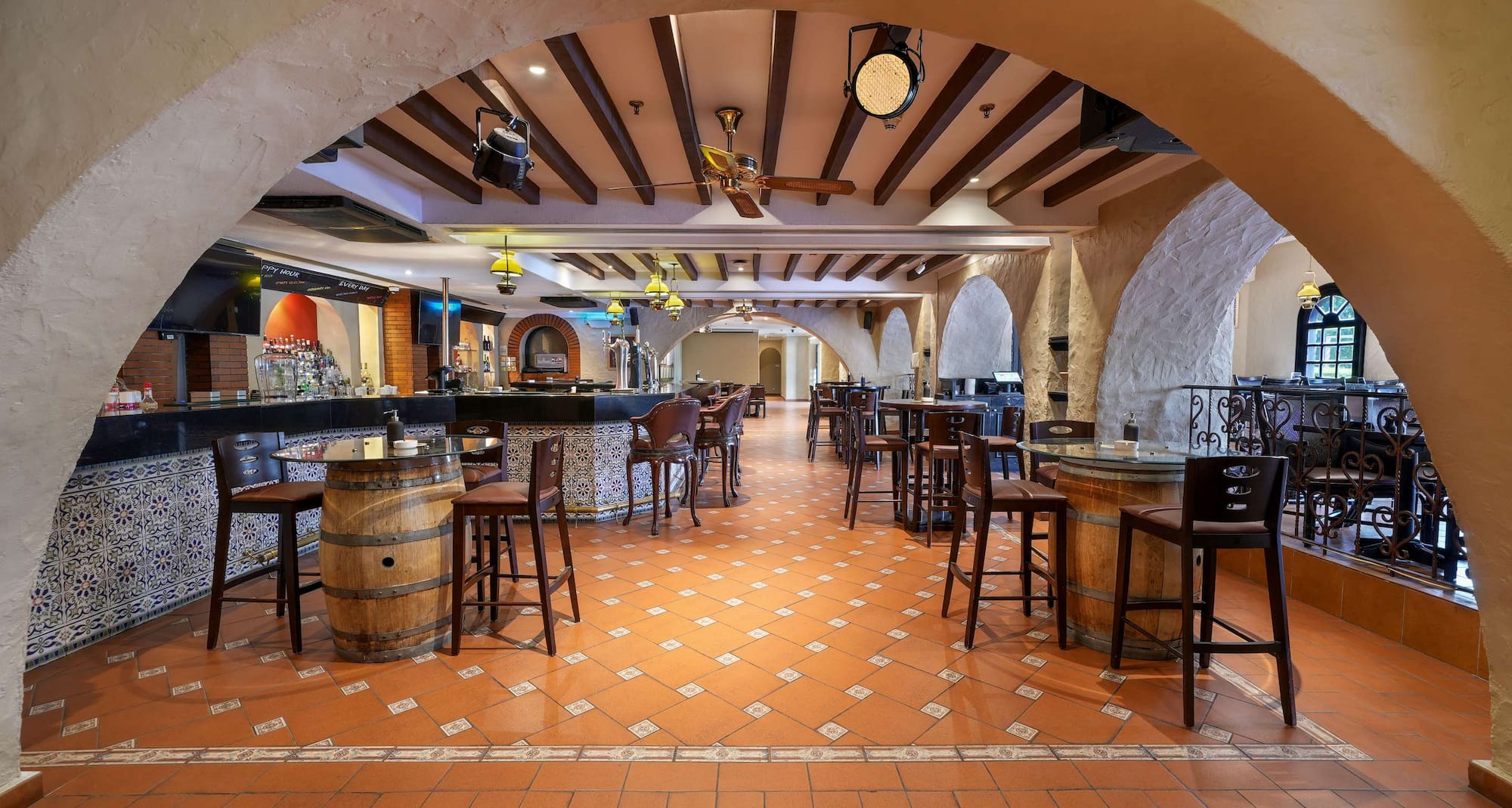 Radisson Blu Hotel & Resort, Abu Dhabi Corniche - Hemingways