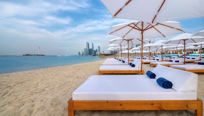 Radisson Blu Hotel and Resort, Abu Dhabi Corniche - Beach