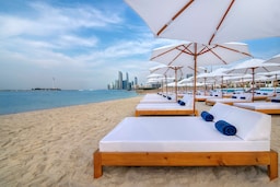 Radisson Blu Hotel and Resort, Abu Dhabi Corniche - Beach