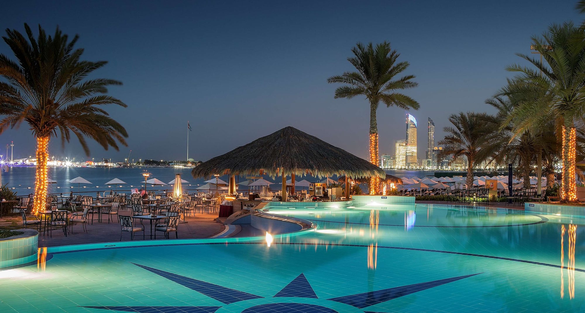 Radisson Blu Hotel & Resort, Abu Dhabi Corniche - Pool