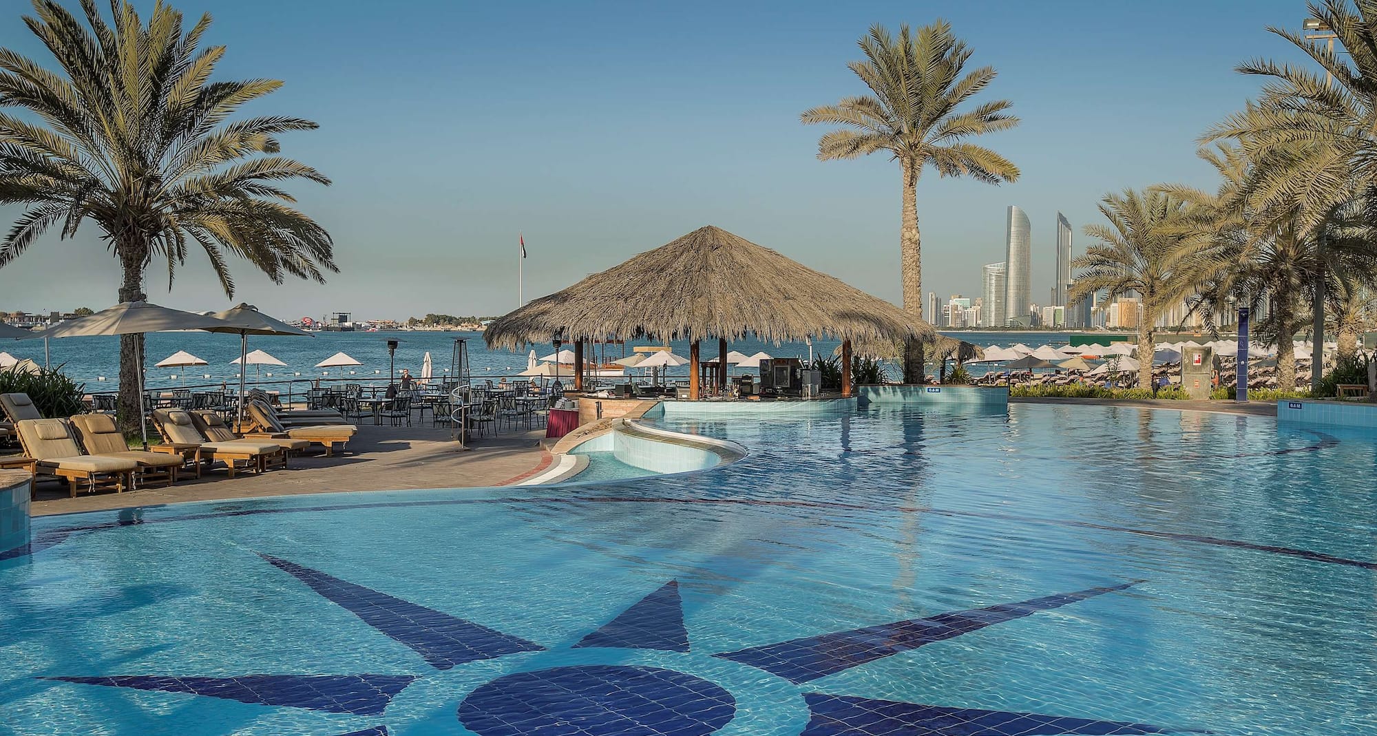 Radisson Blu Hotel &  Resort, Abu Dhabi Corniche - Pool