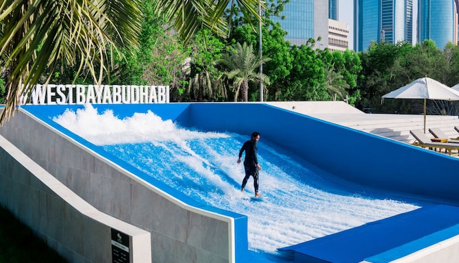 Radisson Blu Hotel & Resort, Abu Dhabi Corniche – בריכת גלישה