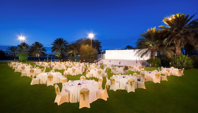 Radisson Blu Hotel and Resort, Abu Dhabi Corniche - Garden Banquet
