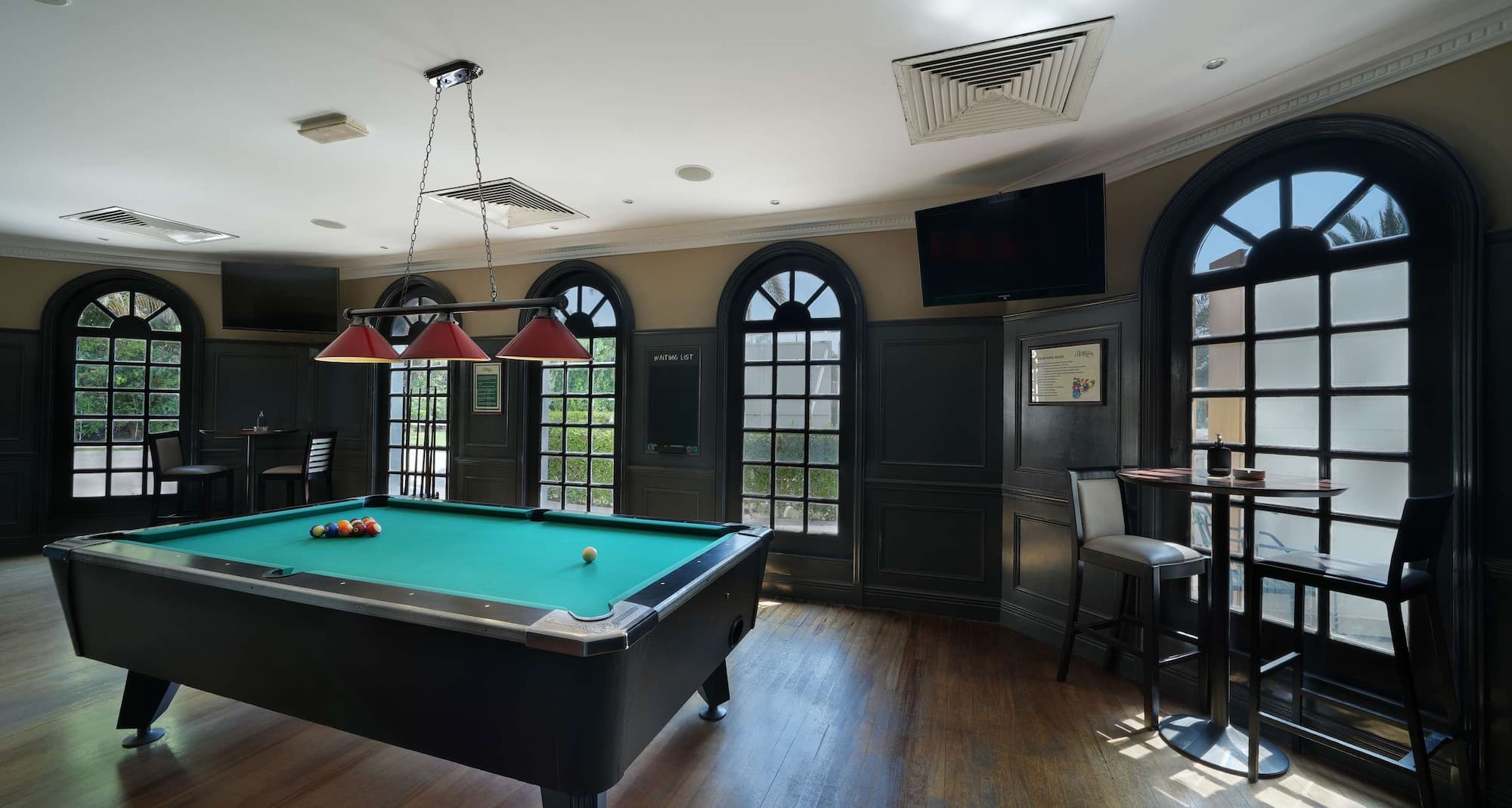 Radisson Blu Hotel & Resort, Abu Dhabi Corniche – שולחן ביליארד