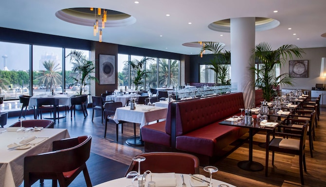 Radisson Blu Hotel and Resort, Abu Dhabi Corniche - Restaurant