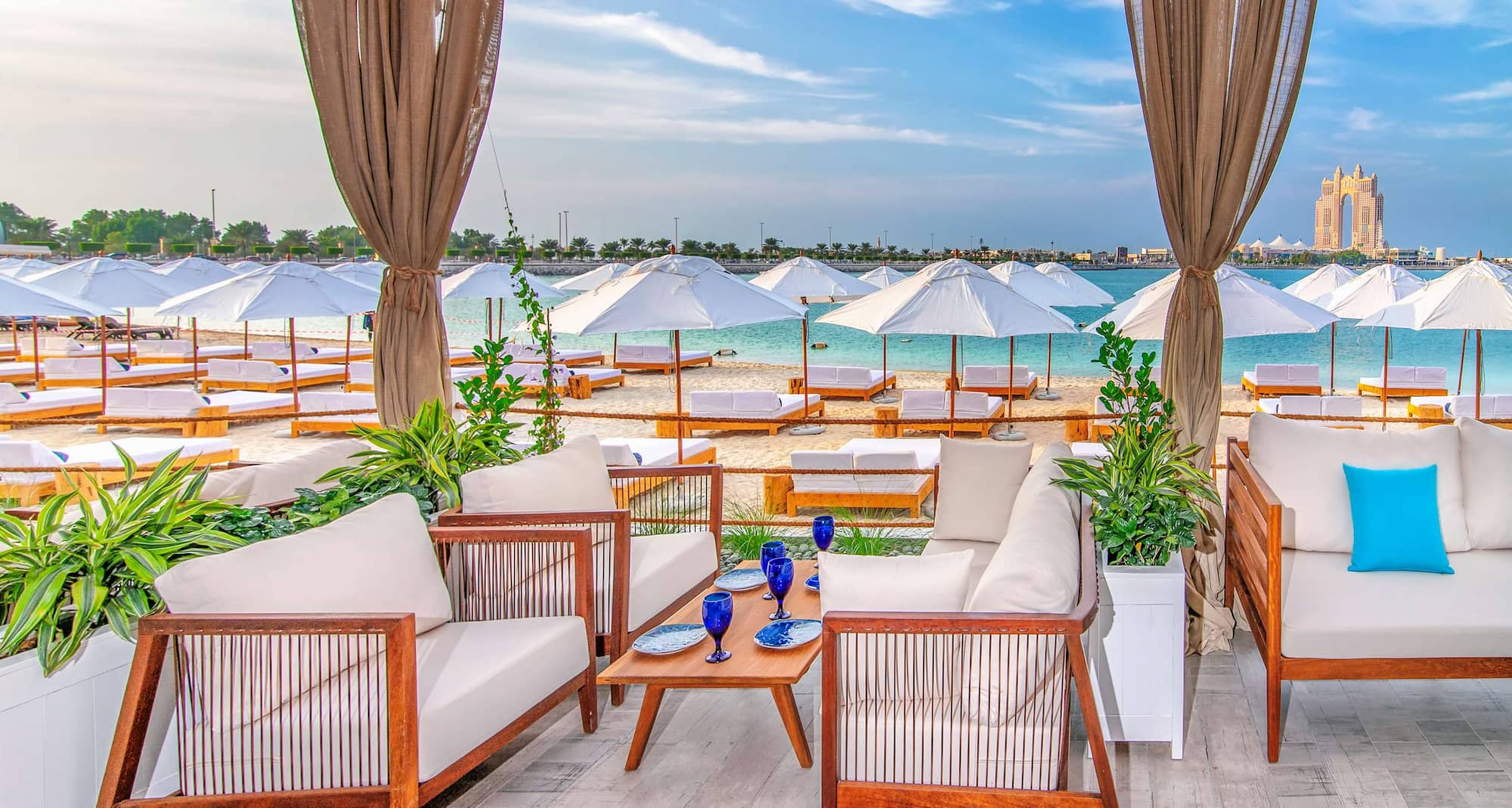 Radisson Blu Hotel and Resort, Abu Dhabi Corniche - West Bay Lounge