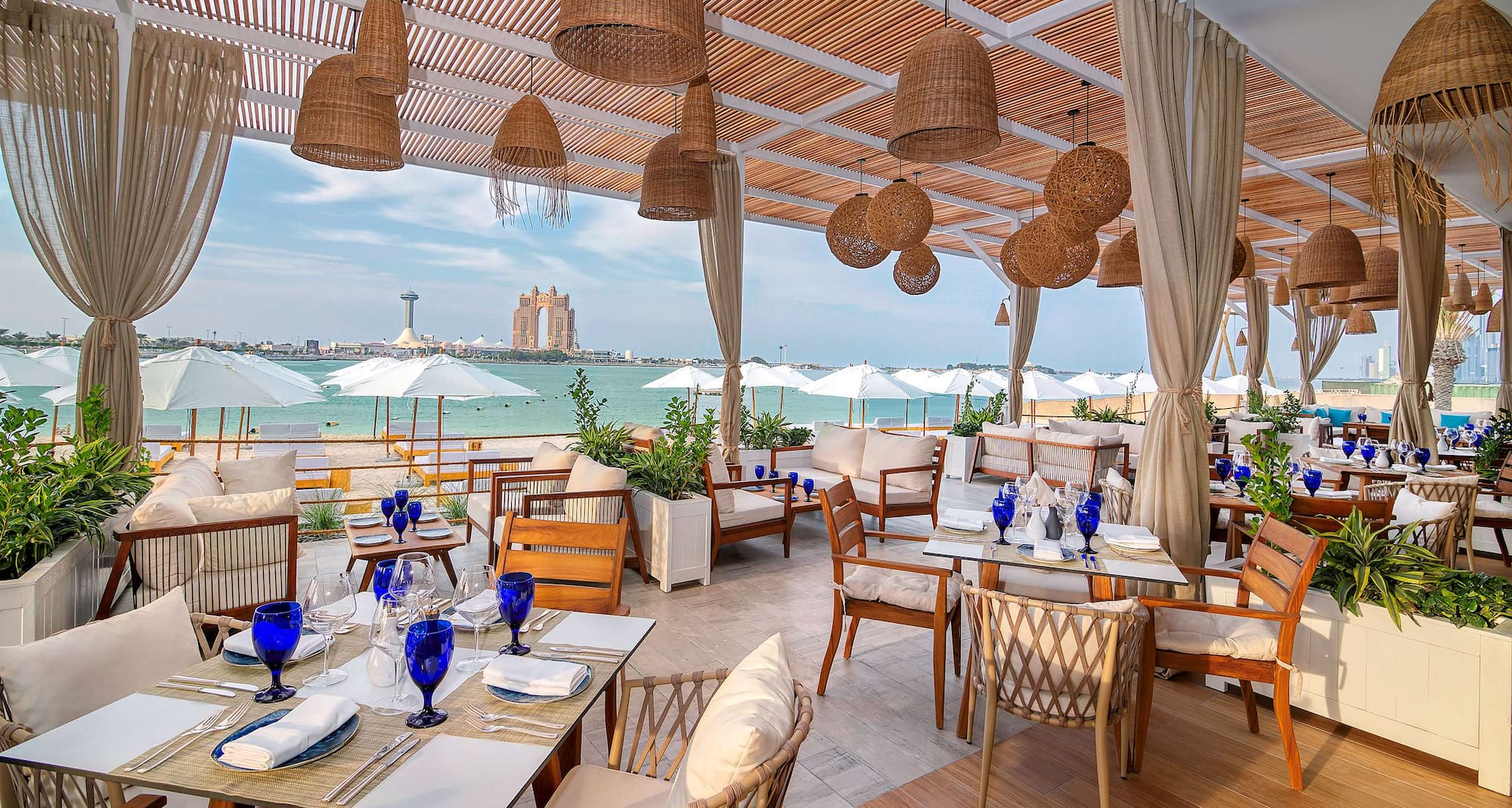 Radisson Blu Hotel & Resort, Abu Dhabi Corniche - The Cove