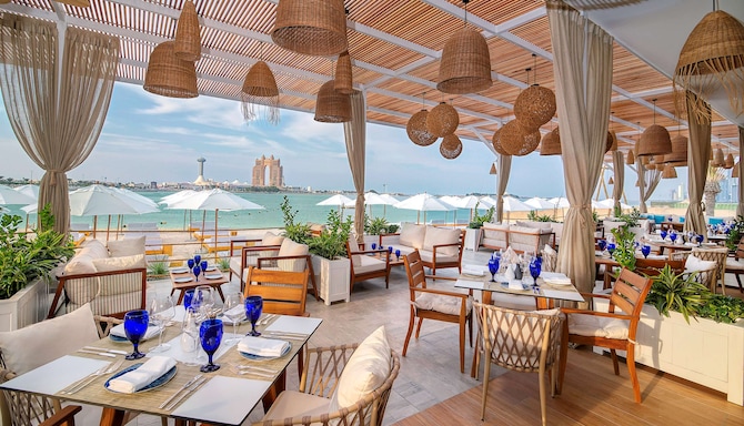 Radisson Blu Hotel & Resort, Abu Dhabi Corniche - The Cove