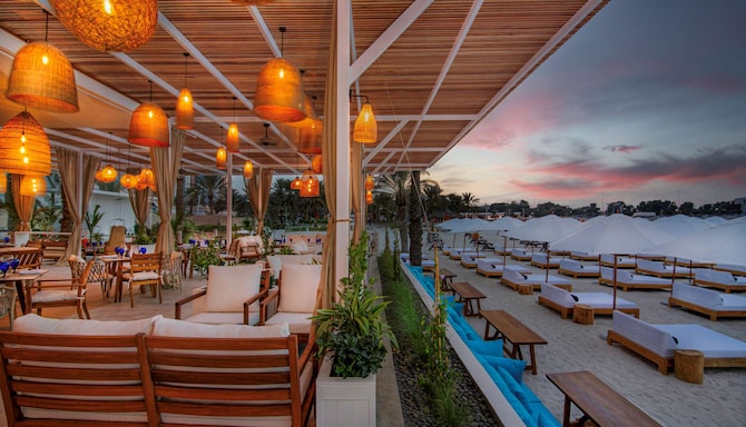 Radisson Blu Hotel & Resort, Abu Dhabi Corniche - West Bay Lounge