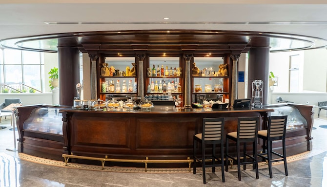 Radisson Blu Hotel and Resort, Abu Dhabi Corniche - Vienna Plaza