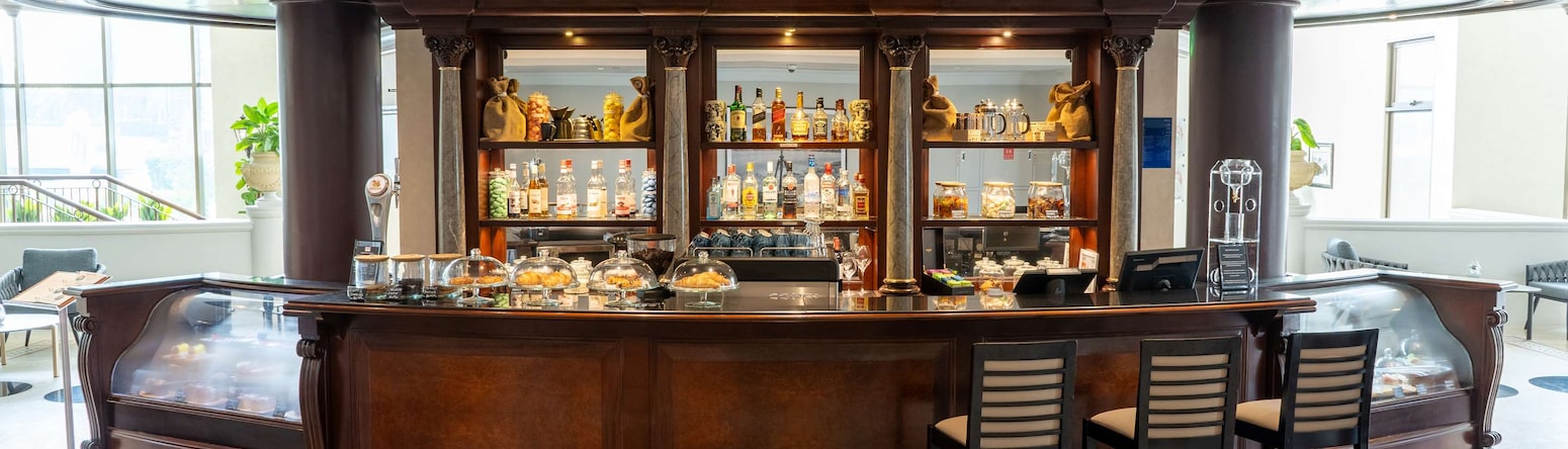 Radisson Blu Hotel and Resort, Abu Dhabi Corniche - Vienna Plaza