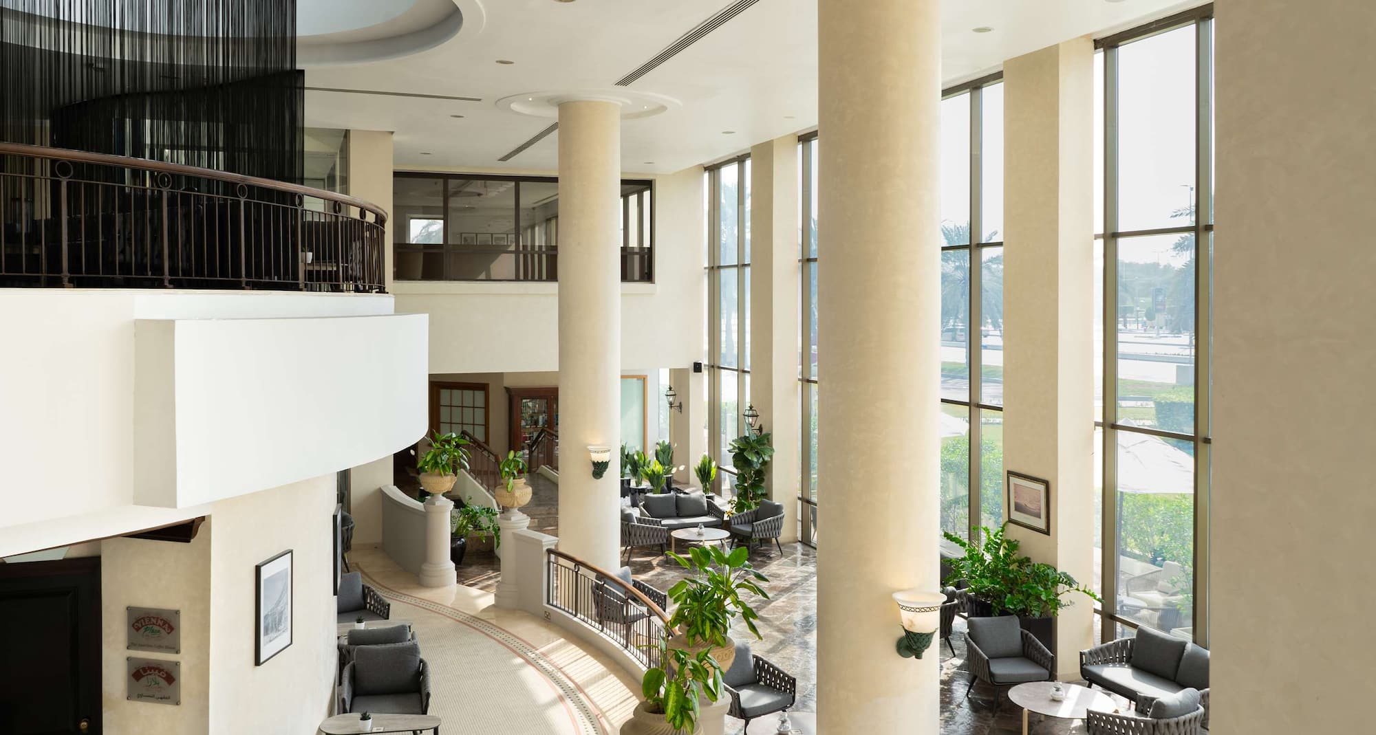 Radisson Blu Hotel and Resort, Abu Dhabi Corniche - Vienna Plaza