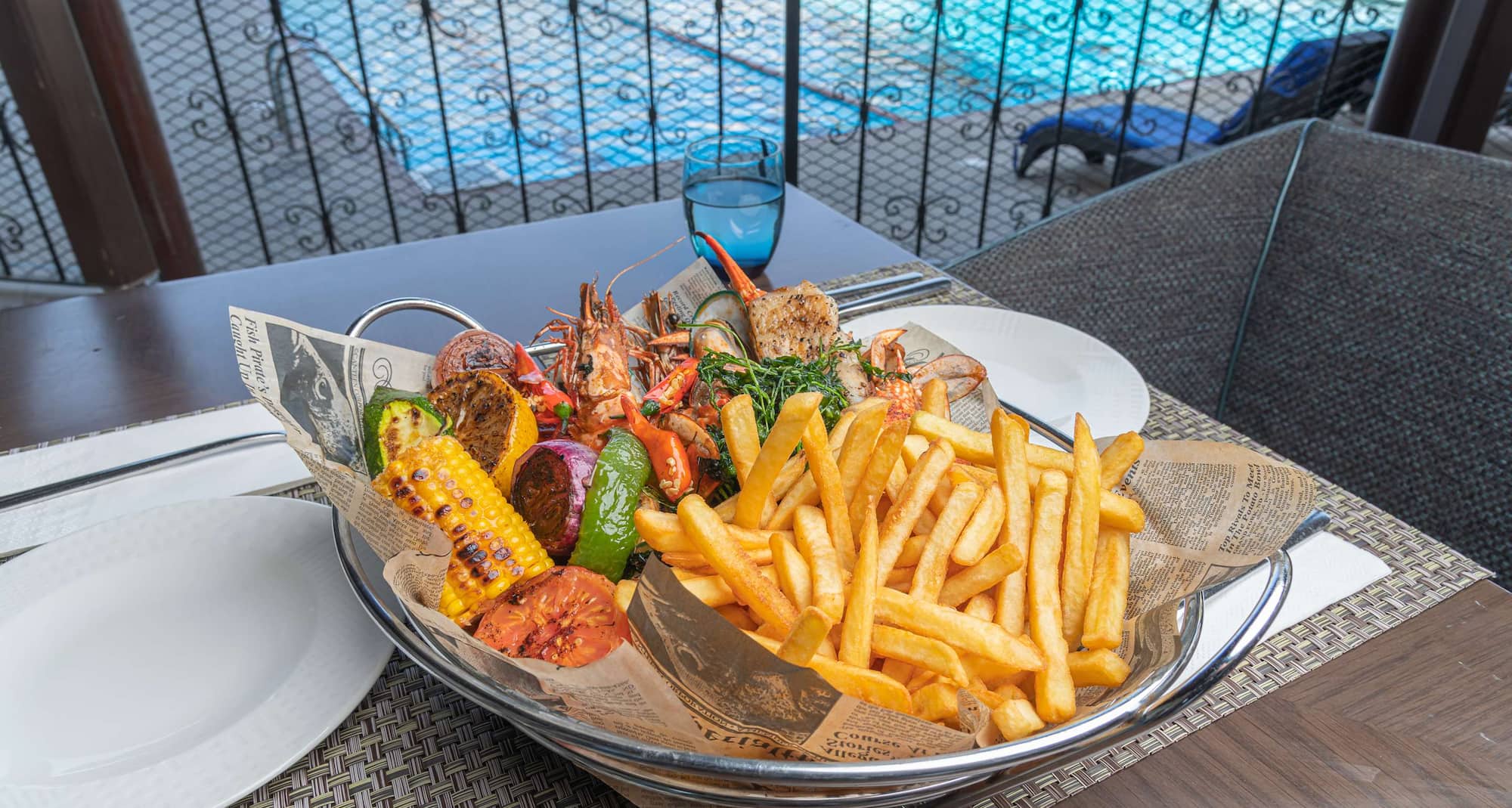 Radisson Blu Hotel and Resort, Al Ain - Pacos Mexican bar