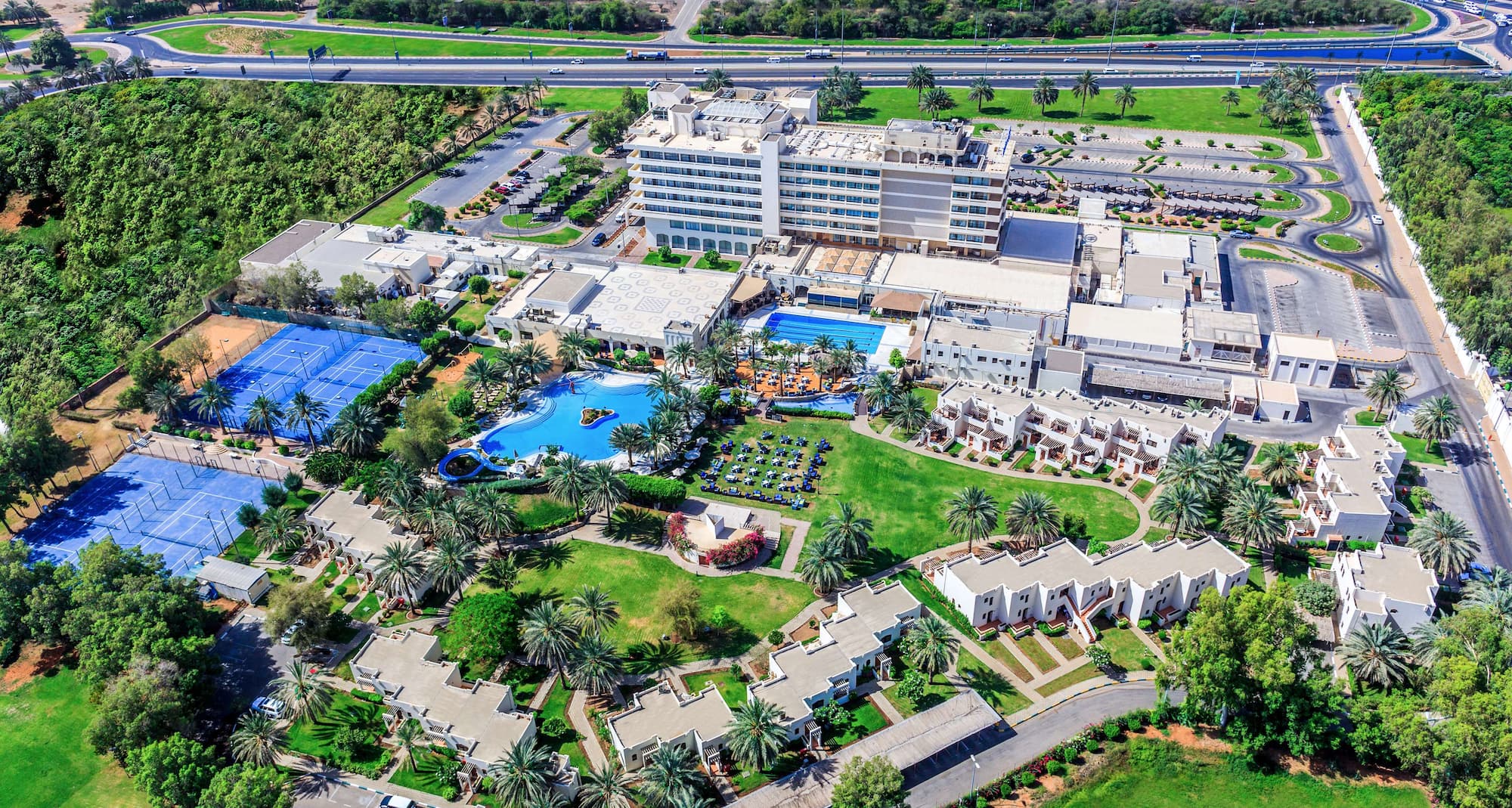 Radisson Blu Hotel & Resort, Al Ain - Exterior bird's eye view