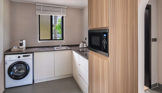 Radisson Blu Hotel & Resort, Al Ain - One Bedroom Villa I Kitchen