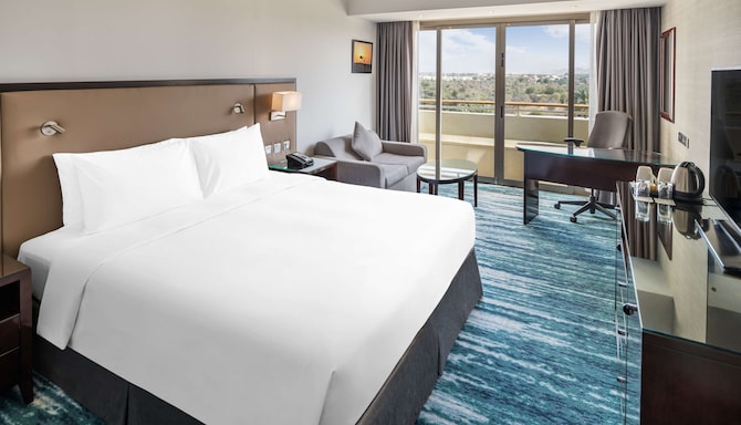 Radisson Blu Hotel & Resort, Al Ain - Standard Room
