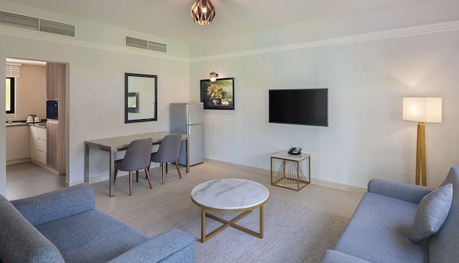 Radisson Blu Hotel & Resort, Al Ain - One Bedroom Villa - living room