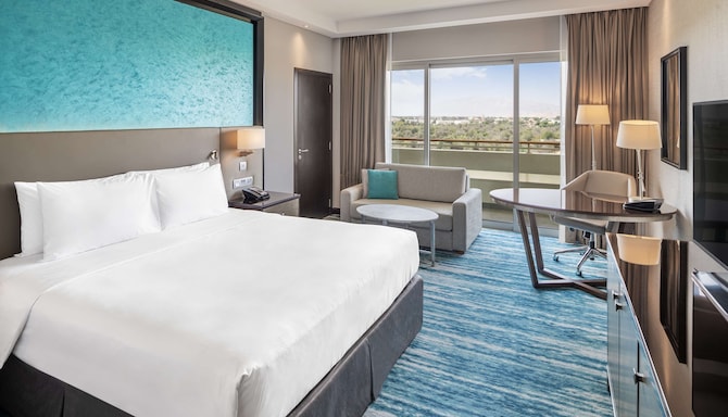 Radisson Blu Hotel & Resort, Al Ain - Superior Room with balcony