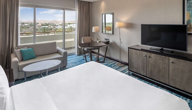 Radisson Blu Hotel & Resort, Al Ain - Superior Room with balcony