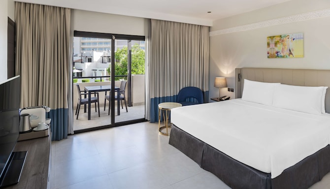 Radisson Blu Hotel & Resort, Al Ain - Premium Room