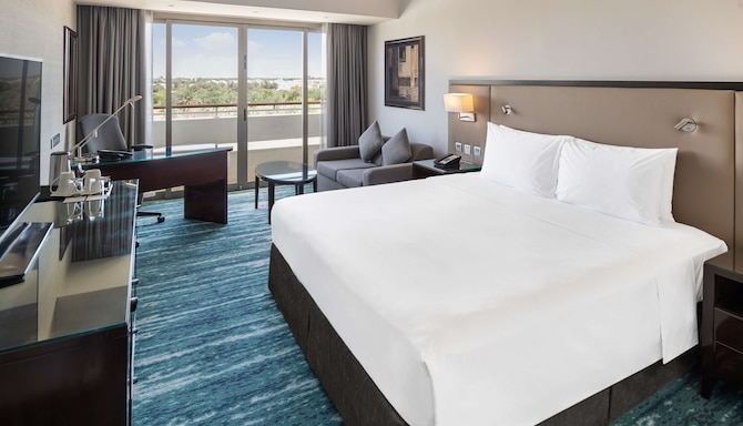 Radisson Blu Hotel & Resort, Al Ain - Superior Balcony I King