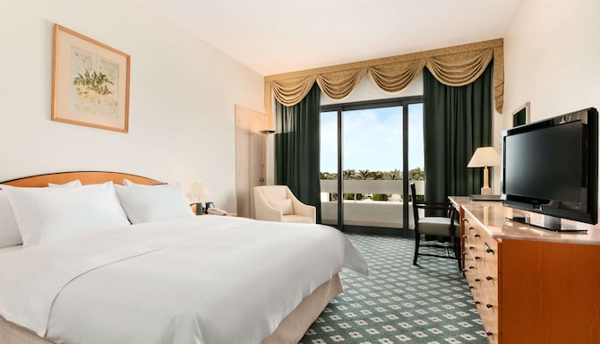 Radisson Blu Hotel & Resort, Al Ain - Executive King Suite