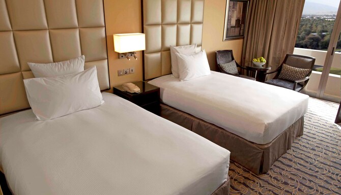 Radisson Blu Hotel & Resort, Al Ain - Deluxe Room Twin Beds