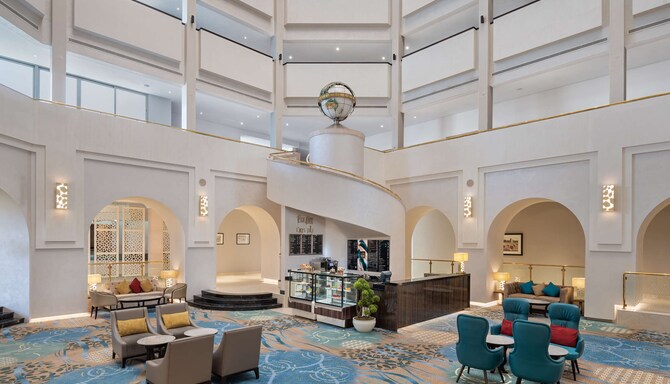 Radisson Blu Hotel and Resort, Al Ain - Lobby