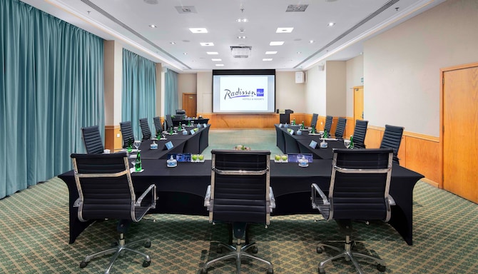 قاعة الاجتماعات 1