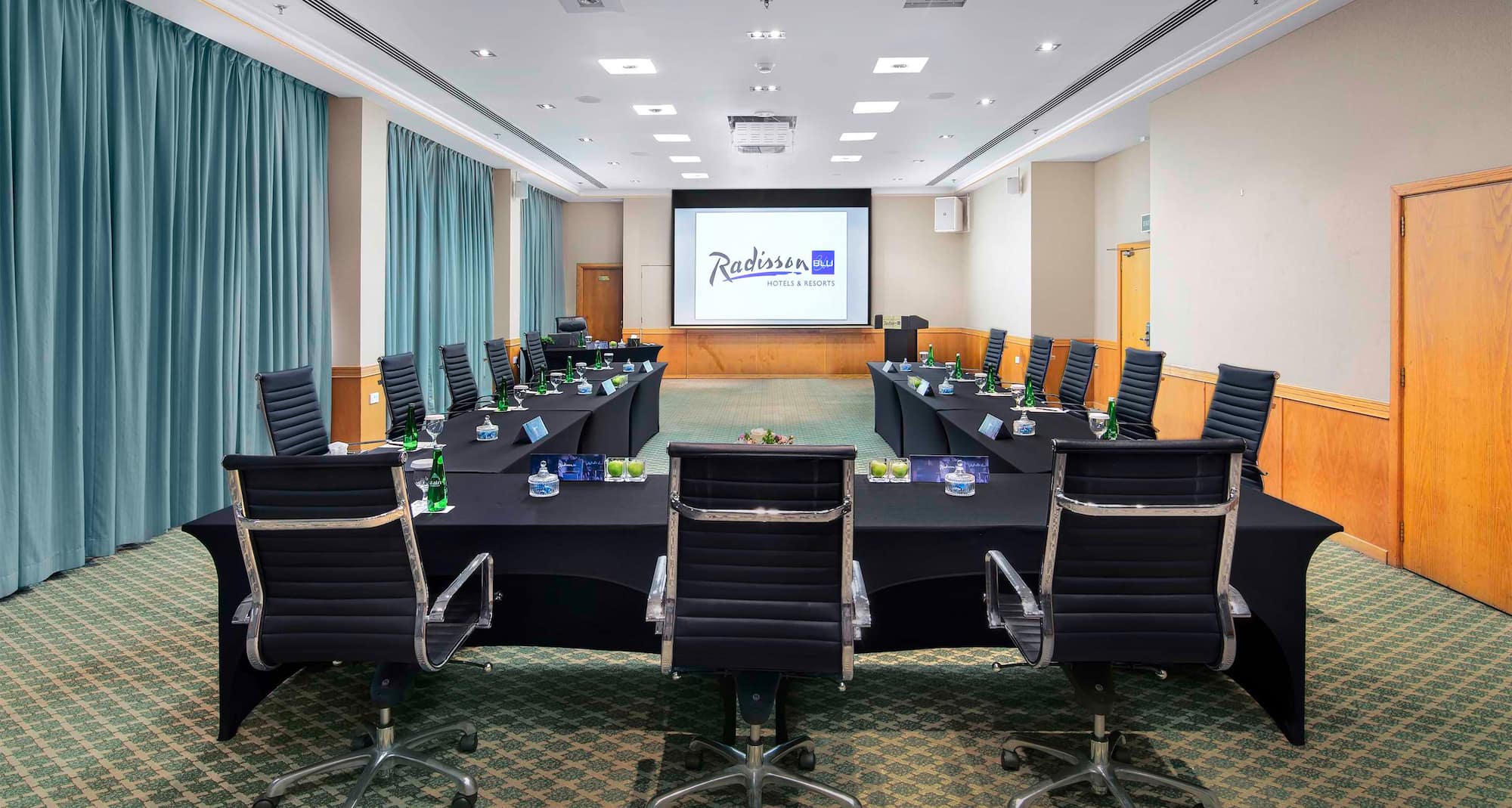 Radisson Blu Hotel & Resort, Al Ain - Meeting Room