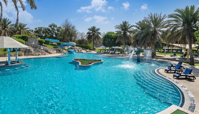 Radisson Blu Hotel & Resort, Al Ain - Family Pool