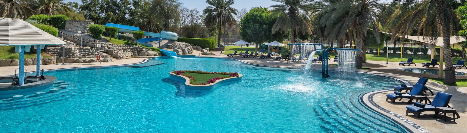 Radisson Blu Hotel & Resort, Al Ain - Family Pool